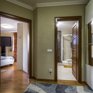Szuperpanorámás belső medencés mediterrán luxusvilla Tükörhegyen eladó #3