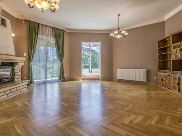 Kiadó ikerház fél Sasadon