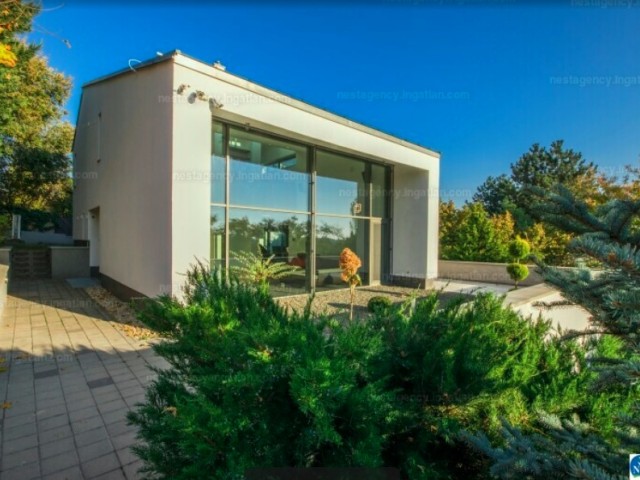 Diósdligeten modern, panorámás családi ház eladó
