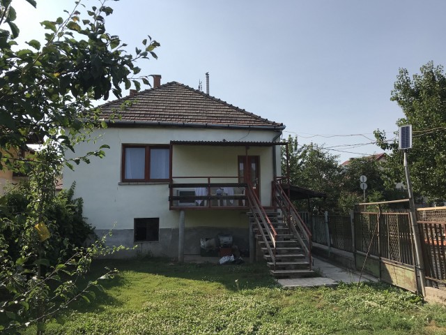 Eladó Törökbálint Városközpontban egy 50 m2-es házrész.