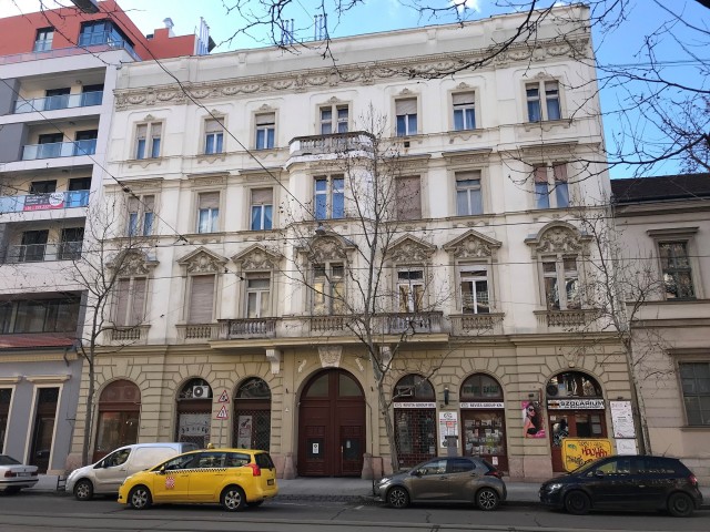 Budapesten a IX. kerületben eladó lakás.